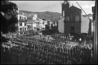 Içar da bandeira, no largo da Sé (atual largo D. Manuel I), na comemoração do 1º de Dezembro, Freguesia da Sé, Concelho do Funchal 