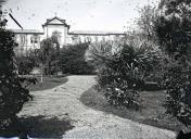 Fachada principal e jardins do Hospício Princesa D. Maria Amélia, Freguesia de São Pedro (atual Freguesia da Sé), Concelho do Funchal
