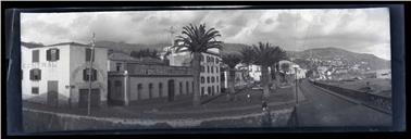 Panorâmica da praça Marquês de Pombal e da rua Sacadura Cabral (atual avenida do Mar e das Comunidades Madeirenses), Freguesia da Sé, Concelho do Funchal