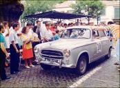 Automóvel Peugeot 403 (1957) da condutora Maria Luísa Sousa e Silva, na linha de partida da segunda etapa do 2.º Raid Diário de Notícias, prova de regularidade Santa Cruz/Cancela