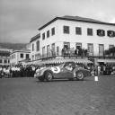Automóvel de competição Triumph TR3, do piloto  Manuel Câncio V. L. Gonçalves, na prova de perícia da VII Volta à Ilha da Madeira, na avenida do Mar (atual avenida do Mar e das Comunidades Madeirenses), Freguesia da Sé, Concelho do Funchal