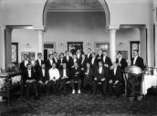 Retrato de grupo de empregados e diretores do "Reid's Palace Hotel" (atual "Belmond Reid's Palace"), freguesia de São Martinho, concelho do Funchal