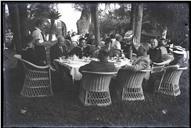 Festa, nos jardins da Quinta das Cruzes, oferecida a marinheiros alemães, Freguesia de São Pedro, Concelho do Funchal