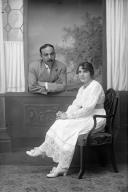 Retrato do Dr. Manuel Gregório Pestana Júnior com sua esposa (corpo inteiro)