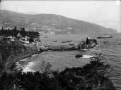 Vista do porto do Funchal, tirada dos jardins do Reid's Palace Hotel