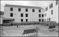 Prisioneiros no pátio da cadeia do Funchal, na rua Arcebispo Dom Aires, Freguesia de Santa Luzia (atual Freguesia do Imaculado Coração de Maria), Concelho do Funchal
