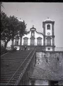 Fachada principal  e escadaria de acesso da igreja de Nossa Senhora do Monte, Freguesia do Monte, Concelho do Funchal