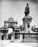 Estátua de D. José I na praça do Comércio, vulgarmente conhecida por Terreiro do Paço, e Arco da Rua Augusta, Freguesia de Santa Maria Maior, Concelho de Lisboa