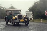 Automóvel Dodge Brothers Touring (1926) do piloto Jorge Miranda, a circular nas Quatro Estradas, em direção à Meia Serra, no 6.º Raid Diário de Notícias