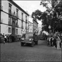 Carro alegórico da Ribeira Brava no cortejo de oferendas a favor do Hospital dos Marmeleiros da Santa Casa de Misericórdia do Funchal, na avenida Arriaga, Freguesia da Sé, Concelho do Funchal
