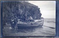 Colocação de canoa na água, na praia de Machico, Freguesia e Concelho de Machico