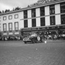 Automóvel de competição Triumph TR4, do piloto Zeca Cunha, na prova de perícia da VII Volta à Ilha da Madeira, na avenida do Mar (atual avenida do Mar e das Comunidades Madeirenses), Freguesia da Sé, Concelho do Funchal