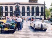 Exposição de automóveis clássicos na praça do Município, Freguesia da Sé, Concelho do Funchal, no 4.º Raid Diário de Notícias