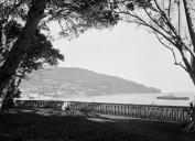 Vista da cidade do Funchal e da ponta do Garajau, a partir do jardim da Quinta Vigia, freguesia de São Pedro (atual freguesia da Sé), concelho do Funchal