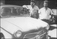Dupla Rui Martins/José Miguel Correia, participante no 4.º Raid Diário de Notícias, junto ao automóvel Fiat 1100 TV (1955)