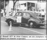Automóvel Renault 4CV (1960) do piloto Artur Campos, na prova de perícia do 2.º Raid Diário de Notícias, na avenida do Infante, Freguesia da Sé, Concelho do Funchal