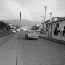 Automóvel de competição Ford Cortina GT, do piloto Francisco Santos, na VII Volta à Ilha da Madeira, na rua do Ribeirinho, Freguesia e Concelho de Machico