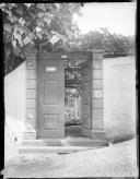 Portão de entrada da Quinta Glicínia, na rua de Santa Luzia, 117, Freguesia de Santa Luzia, Concelho do Funchal