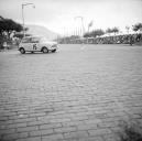 Automóvel de competição Austin Cooper S, do piloto Maria da Graça Moura Relvas, na prova de perícia da VII Volta à Ilha da Madeira, na avenida do Mar (atual avenida do Mar e das Comunidades Madeirenses), Freguesia da Sé, Concelho do Funchal