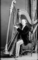 Retrato de um homem com uma harpa (corpo inteiro)