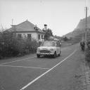 Automóvel de competição Austin Cooper S, do piloto Maria da Graça Moura Relvas, durante a VII Volta à Ilha da Madeira, em local não identificado, na Ilha da Madeira