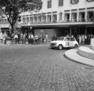 Automóvel de competição Austin Cooper S, do piloto Miguel Aldai Lopez, na prova mistério da VII Volta à Ilha da Madeira, na avenida Arriaga, Freguesia da Sé, Concelho do Funchal 