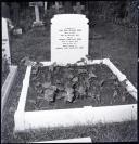 Túmulo de Jane Ruby Blanche Shaw e do Major Charles Courtenay Shaw