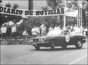 Automóvel Triumph Stag (1973) do piloto Charles Vidal, na prova de perícia do 2.º Raid Diário de Notícias, na avenida do Infante, Freguesia da Sé, Concelho do Funchal