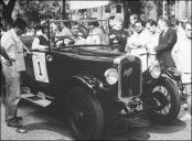 Automóvel Austin Six (1928) do piloto José Luís Afonso, na linha de partida do 2.º Raid Diário de Notícias, na avenida Arriaga, Freguesia da Sé, Concelho do Funchal
