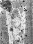 Retrato do cadáver de uma criança (corpo inteiro), num caixão 