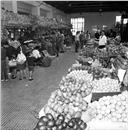Bancadas de frutas e legumes no primeiro andar do Mercado dos Lavradores, Freguesia de Santa Maria Maior, Concelho do Funchal
