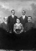 Retrato do Dr. Manuel Passos de Freitas e seus familiares (três quartos)