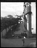 Adro e fachada principal da igreja de São João Evangelista (vulgo igreja do Colégio), Freguesia da Sé (atual Freguesia de São Pedro), Concelho do Funchal