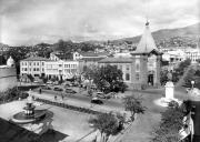 Avenida Arriaga, na interseção com a avenida Zarco, e largo da Restauração, Freguesia da Sé, Concelho do Funchal
