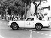 Automóvel Triumph TR 4 (1963) do piloto Jorge Canha, na prova de perícia do 2.º Raid Diário de Notícias, na avenida do Infante, Freguesia da Sé, Concelho do Funchal