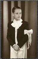 Retrato do menino João Clemente por ocasião da sua Primeira Comunhão (três quartos)