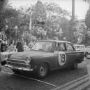 Automóvel de competição Ford Cortina GT, do Francisco Santos, na VII Volta à Ilha da Madeira, na partida na avenida Arriaga, Freguesia da Sé, Concelho do Funchal