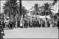 População, na Entrada da Cidade (atual avenida do Mar e das Comunidades Madeirenses), para ovacionar o general Óscar Carmona, Freguesia da Sé, Concelho do Funchal