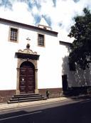 Portal e fachada da igreja do Recolhimento do Bom Jesus, rua do Bom Jesus, Freguesia de Santa Luzia, Concelho do Funchal