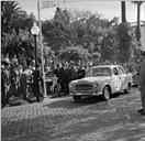 Automóvel de competição Peugeot do piloto Armando Silva, na linha de partida da 1ª Volta à Ilha da Madeira, na Avenida Arriaga, Freguesia da Sé, Concelho do Funchal
