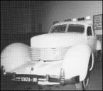 Automóvel Cord 810 (1936), chapa de matrícula 1282A-OH, de João Ruella, inscrito no 5.º Raid Diário de Notícias, fotografado em local não identificado
