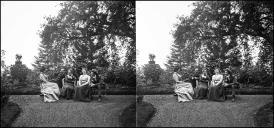 Viscondessa de Vale Paraíso, Carlo de Bianchi, João Bianchi e duas mulheres num jardim, em local não identificado