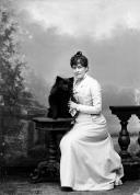 Retrato de Henriette Willemina Montgomery Cadogan com o seu cão (corpo inteiro)