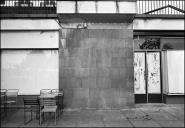 Pormenor da fachada do banco Borges & Irmão, em obras, na avenida do Mar (atual avenida do Mar e das comunidades Madeirenses), Freguesia da Sé, Concelho do Funchal