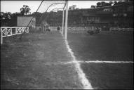 Jogo do campeonato de futebol de 1950 entre as equipas do Marítimo e do Porto no estádio dos Barreiros, Freguesia de São Martinho, Concelho do Funchal