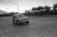Automóvel de competição Morris Cooper S, do piloto Edgar Portela Ribeiro, na VII Volta à Ilha da Madeira, na avenida do Mar e das Comunidades Madeirenses, Freguesia da Sé, Concelho do Funchal