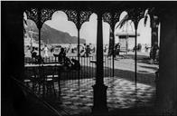 Esplanada do Restaurante Phénix, situado na praça Marquês de Pombal (atual avenida do Mar e das Comunidades Madeirenses), Freguesia da Sé, Concelho do Funchal 