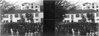 Ajuntamento de pessoas junto ao consulado inglês, na avenida Dr. Manuel de Arriaga (atual avenida Arriaga), durante as comemorações do fim da Primeira Guerra Mundial, Freguesia da Sé, Concelho do Funchal