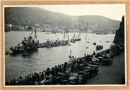 População a aguardar a chegada de alguém, no porto do Funchal, Freguesia de São Pedro (atual Freguesia da Sé), Concelho do Funchal