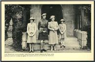 Família Real Britânica no exterior da igreja Crathie, em Balmoral, Escócia